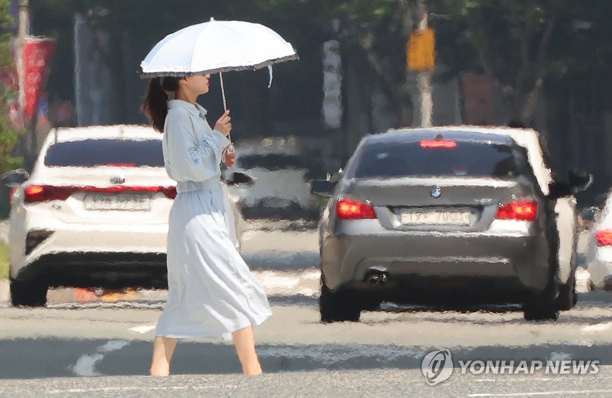 전국 폭염·열대야에 몸살…낮 최고 37도 