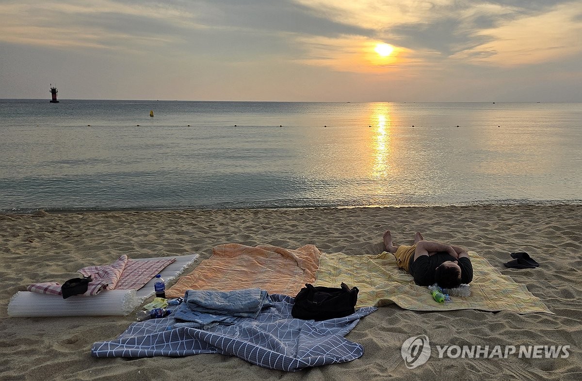 "올여름이 걱정" 밤낮 이어진 더위에 '헉헉'…강릉 7…