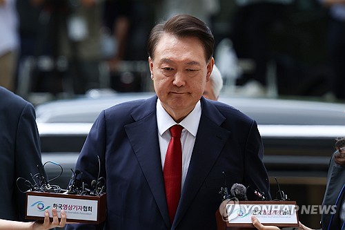  Special counsel attempts to bring in ex-President Yoon for questioning