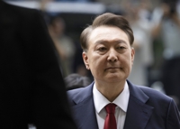 다시 구속된 尹, 서울구치소 독방 수용…경호는 중단