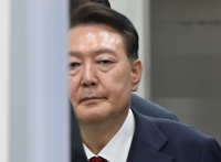 尹측 "특검기소, 짜맞추기 수사 귀결…법정서 정의 증명할 것"