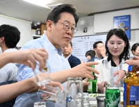 李대통령 "골목이 살아야 경제가 산다…외식에 동참해달라"