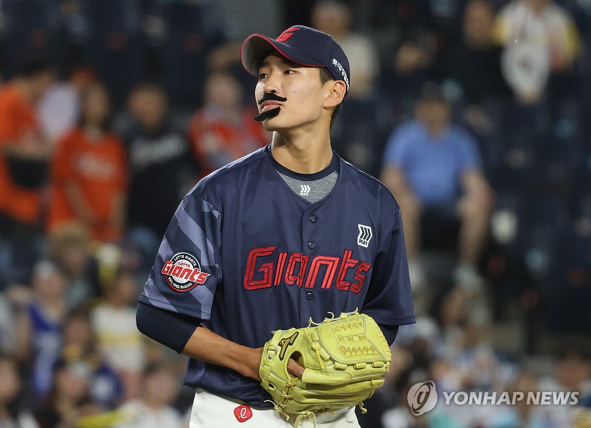 콧수염 붙이고 나온 남부 올스타 이영재