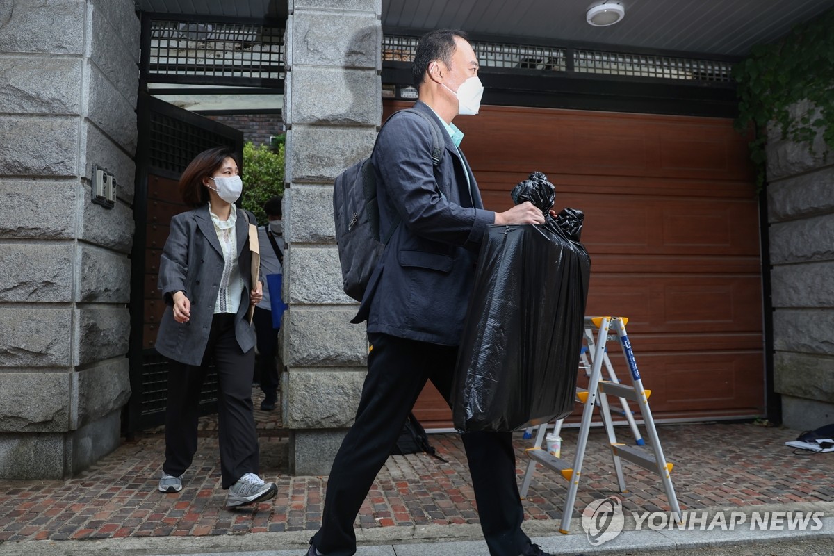 [속보] 김건희특검, '건진법사 의혹' 이틀째 압수수색