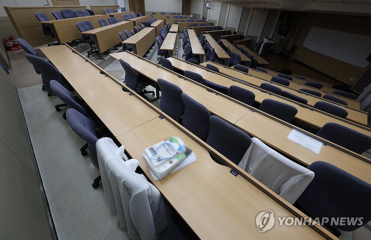 의대 총장들 "의대 4학년 추가 의사국시 실시 정부 건…