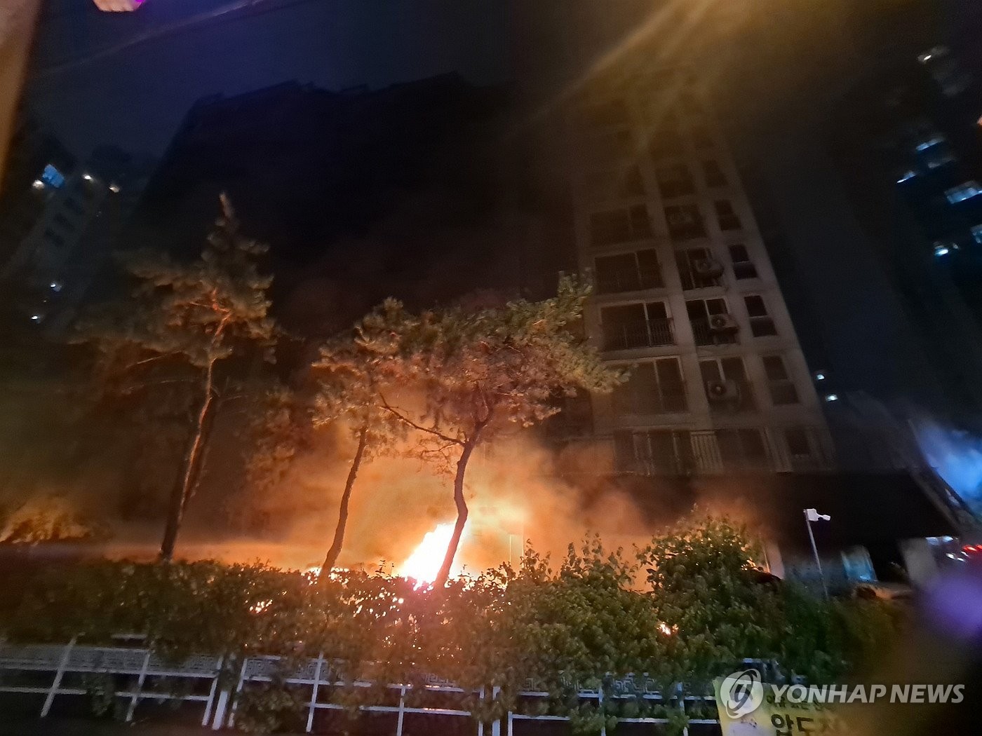 경찰, 광명 화재 필로티 주차장 CCTV 확보…"천장서 발화"(종합) 관련 이미지2