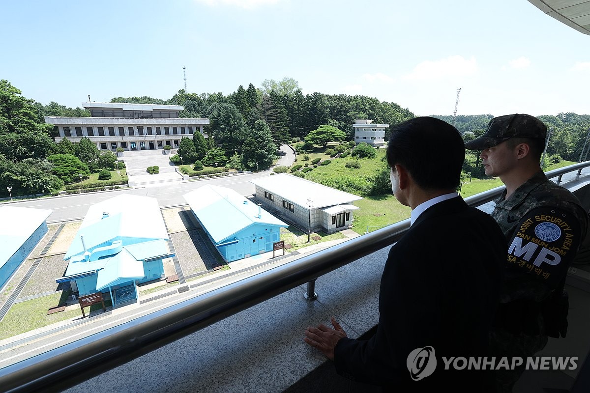 취임식 앞두고 판문점 찾은 정동영 통일부 장관