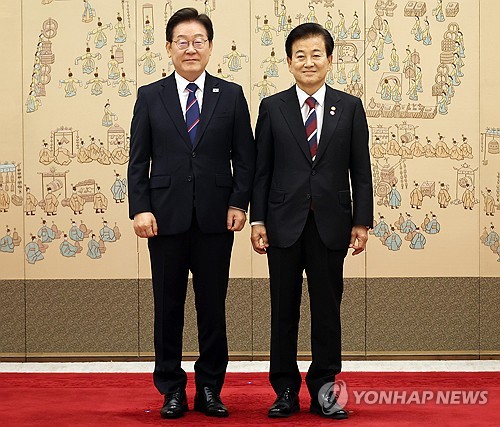Lee stresses importance of restoring trust with N. Korea after Pyongyang snubs dialogue overture