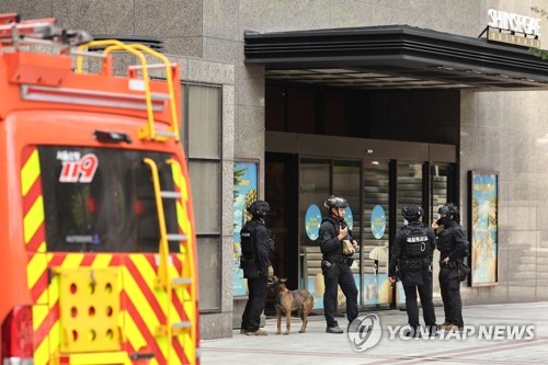 Arrestation d'un adolescent suspecté d'être l'auteur d'une alerte à la bombe dans un grand magasin