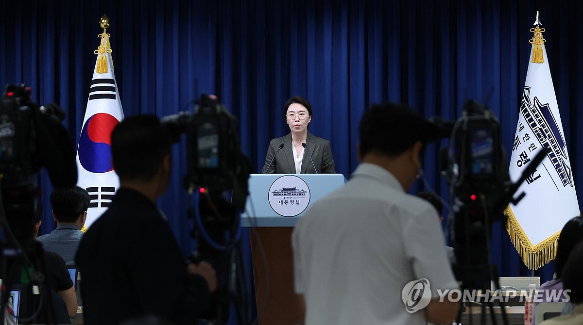 이 대통령, 불법 추심 피해 막고 '사람 중심 금융' 강조: 빚 대물림 방지 대책 검토 지시