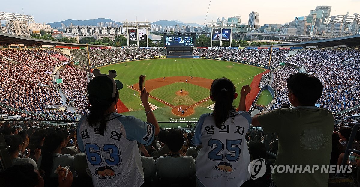 프로야구, 2년 연속 1천만 관중 돌파…4개 구장 매진