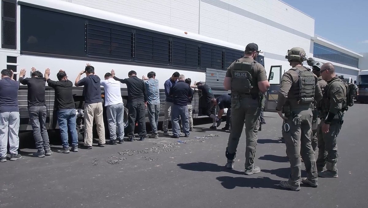 Consular officials begin meeting S. Koreans detained in U.S. immigration crackdown