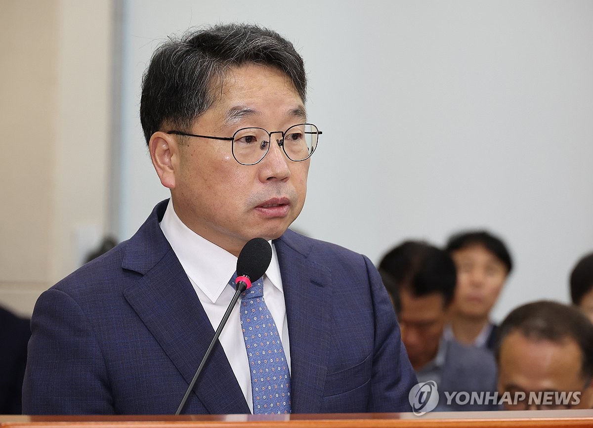 답변하는 노만석 검찰총장 직무대행