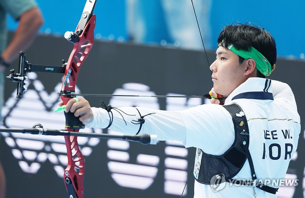 정몽구배 양궁 2연패 노리는 이우석, 김우진 물리치고 4강 진출