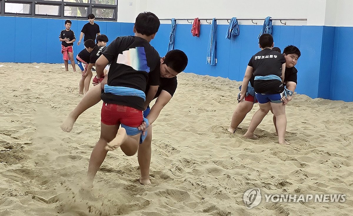 제주 한림초 실내 씨름장 개장…4개 초·중 공동 사용