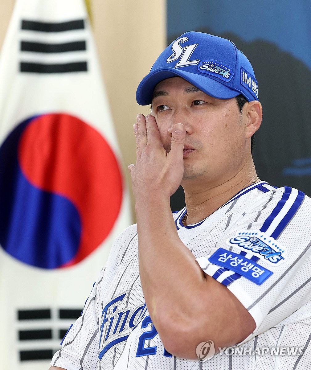 은퇴식 앞두고 기자회견 하는 오승환