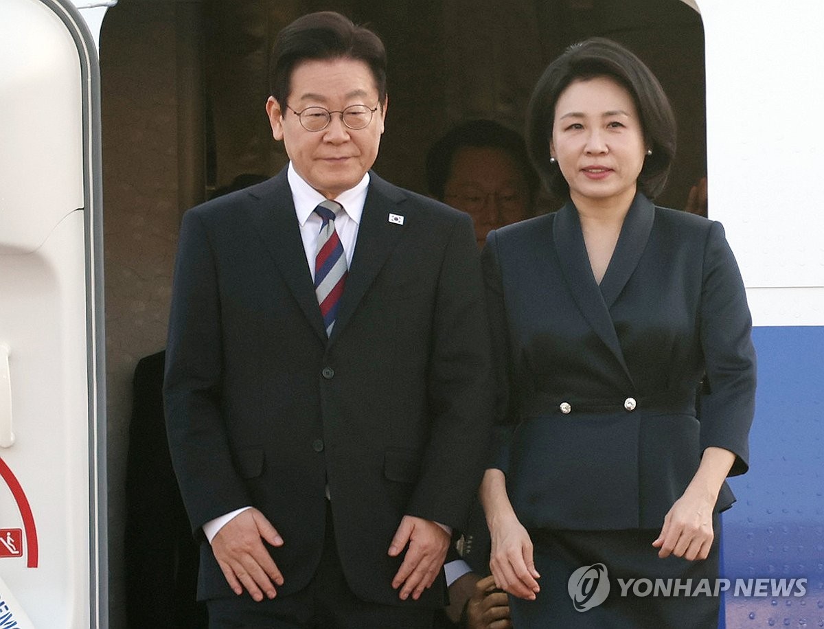 (LEAD) Lee returns home from four-nation trip to Middle East, Africa