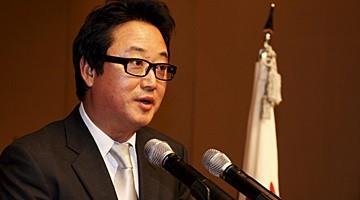 '금수저 던진' 코오롱 이웅열, '23년 회장직' 전격 사퇴