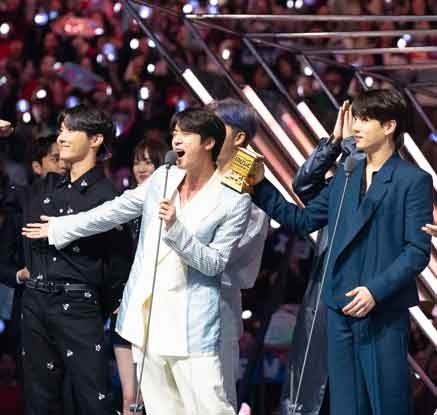 '2018 MAMA'에서 대상 등 4관왕 오른 방탄소년단