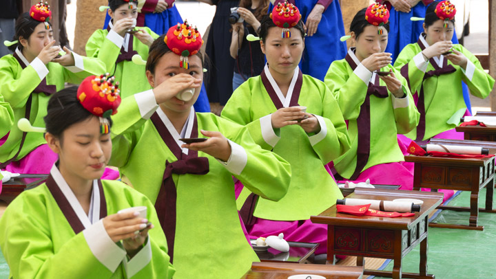 '성년이 되는 날'… 부산 동래향교 전통 성년례