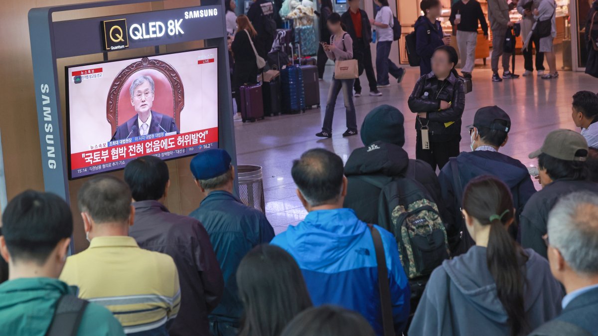 대법원, '이재명 선거법' 선고…서울역 대합실