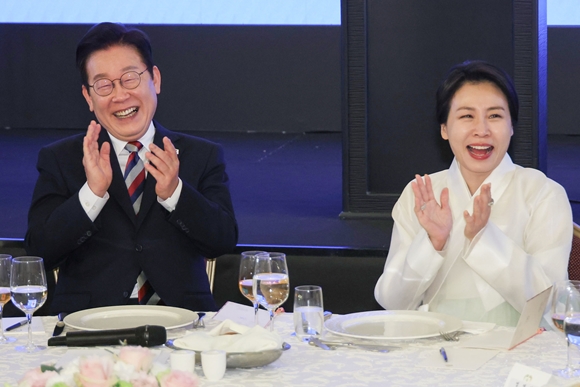 李대통령 %22국민이 주인, 이재명 흉봐도 좋다%22…동포와 타운홀미팅