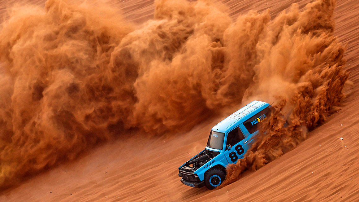 '짜릿한 모래 폭풍'…UAE 사막서 펼쳐진 드리프트 쇼