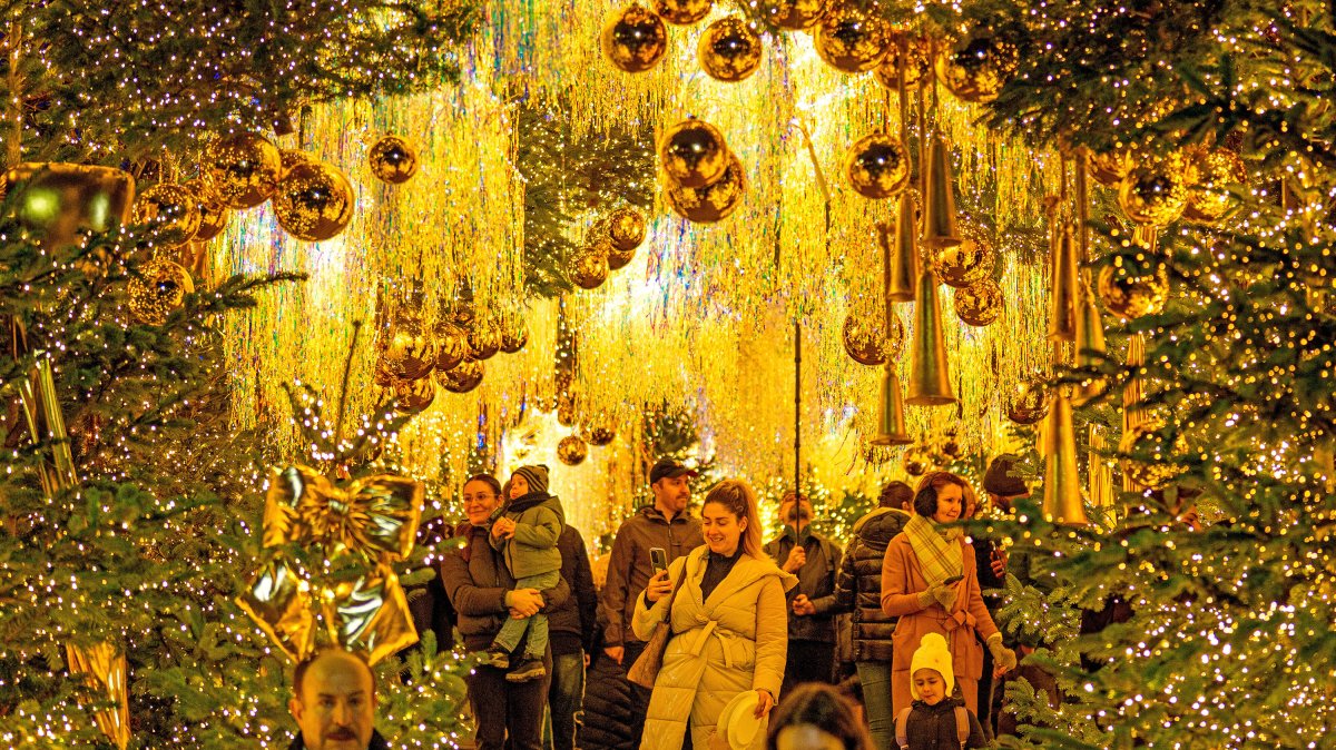 '밤하늘 물들인 불빛'…루마니아 크리스마스 박람회